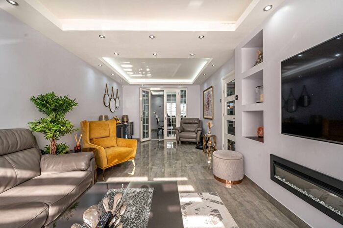 4 Bedroom Semi-Detached House For Sale In Normanshire Drive, Chingford, London, E4