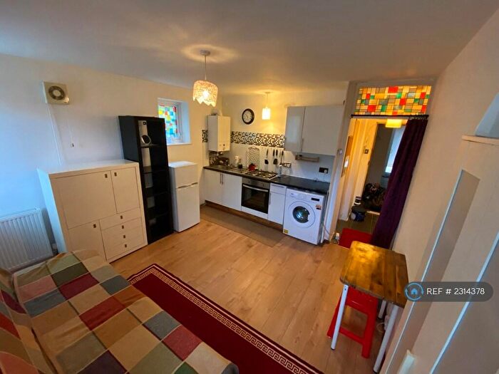 Studio To Rent In Ruthin Close, Luton, LU1