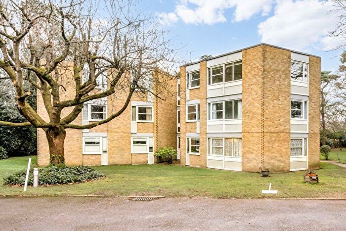 2 Bedroom Flat For Sale In Heathside, Weybridge, KT13