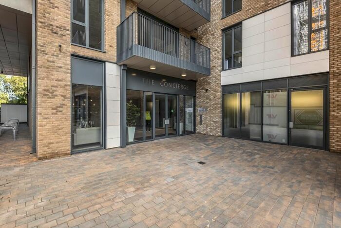 1 Bedroom Flat To Rent In Windsor House, Staines-Upon-Thames, TW18