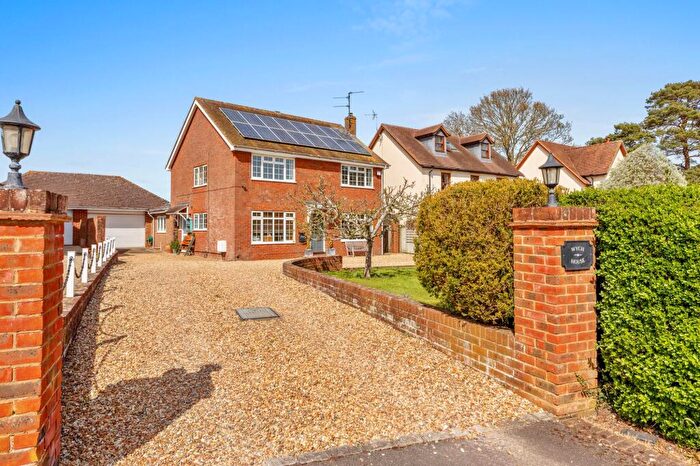 4 Bedroom Detached House For Sale In Aston Road, Haddenham, HP17