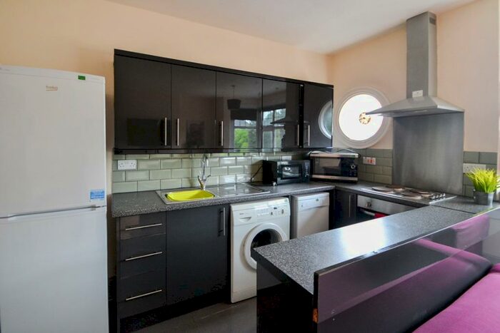 6 Bedroom Terraced House To Rent In Gedling Grove, Arboretum, Nottingham, NG7