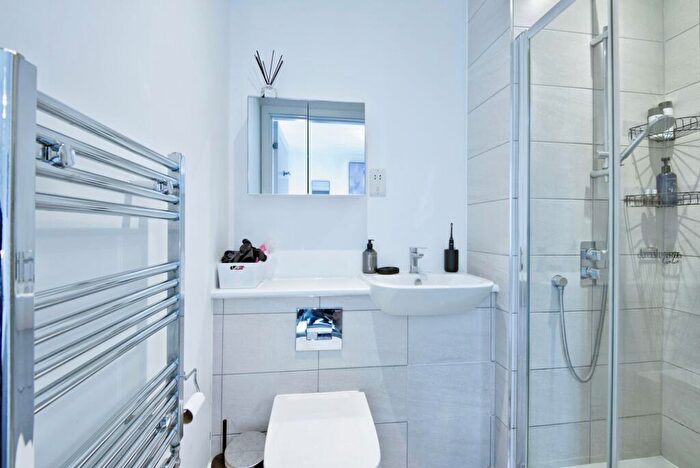 2 Bedroom Flat For Sale In Grosvenor Road, Westcliff-on-Sea, Essex, SS0