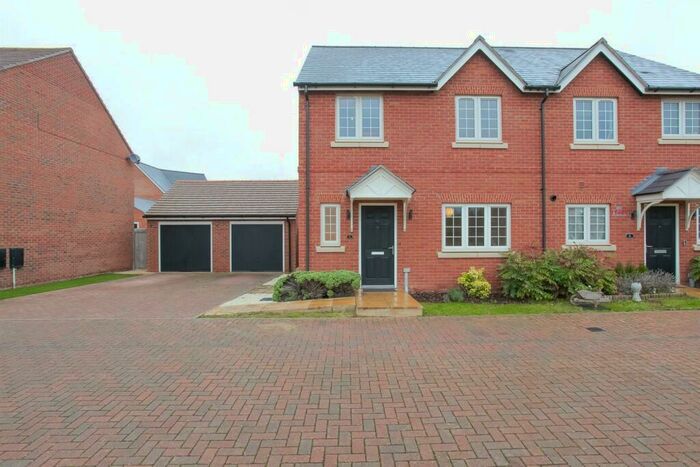 3 Bedroom Semi-Detached House To Rent In Bonners Mead, Benson, Wallingford, OX10