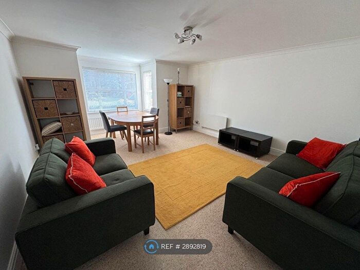 2 Bedroom Flat To Rent In Oaklands Road, Bedford, MK40