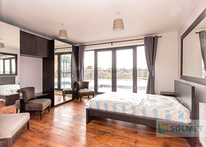 3 Bedroom Flat To Rent In Kilburn High Road, London, NW6
