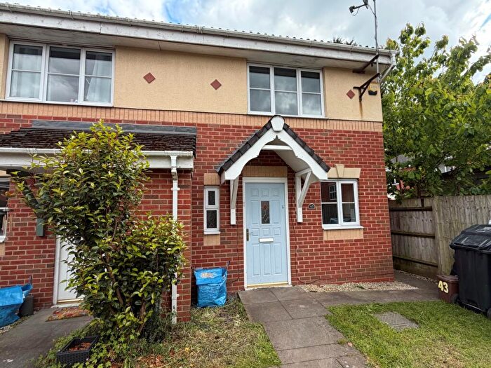 2 Bedroom End Of Terrace House To Rent In Burton Grove, Cradley Heath, West Midlands, B64