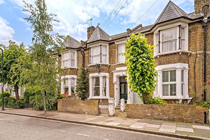 1 Bedroom Flat For Sale In A Benthal Road, London, N16