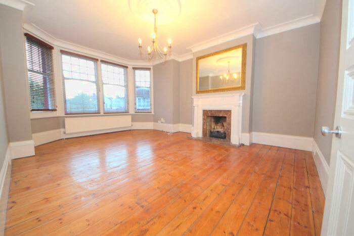 2 Bedroom Flat To Rent In Fox Lane, Palmers Green, N13