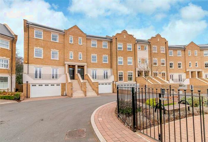 5 Bedroom Town House To Rent In Beechcroft Close, Sunninghill, Berkshire, SL5