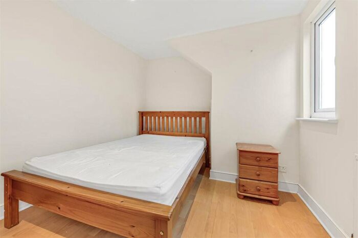 3 Bedroom House To Rent In Elm Road, East Sheen, London, SW14