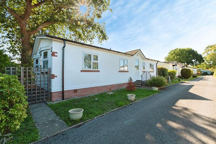 2 Bedroom Park Home For Sale In Ringwood Road, West Moors, Ferndown, BH22