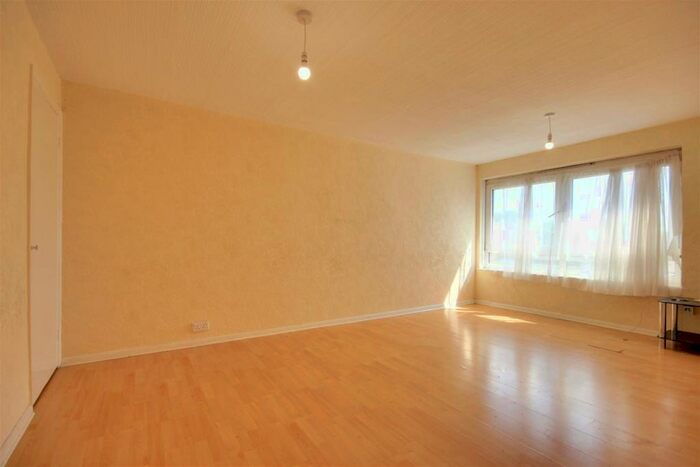 2 Bedroom Flat To Rent In Arundel Court, Lansdowne Road, London, N17