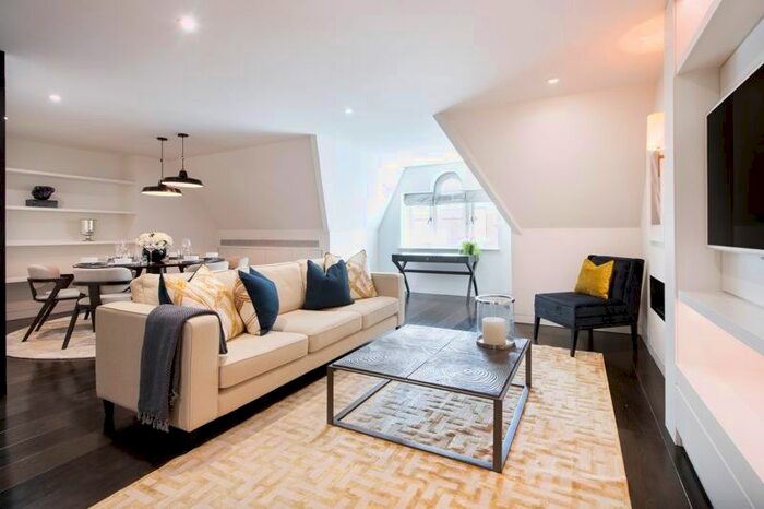 2 Bedroom Flat To Rent In Duke Street, London, W1K