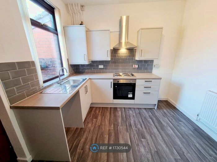 2 Bedroom Terraced House To Rent In Castleford Street, Chadderton, Oldham, OL1