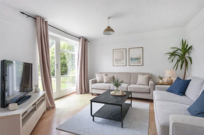 3 Bedroom Maisonette For Sale In West Hill, London, SW15