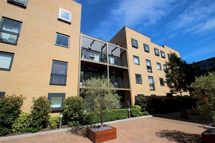 1 Bedroom Flat To Rent In Victoria Court, Stanmore HA7