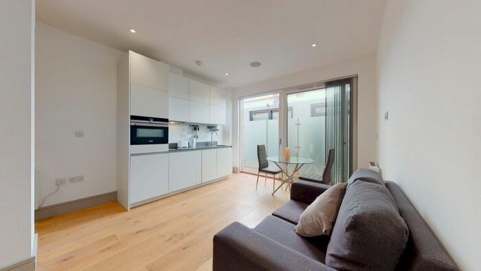 Studio To Rent In Lawrence Road, London, N15