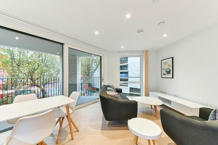 2 Bedroom Flat To Rent In Stock House (Th October), SE17