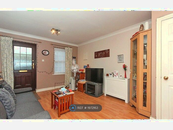 1 Bedroom Flat To Rent In East Street, Sittingbourne, ME10