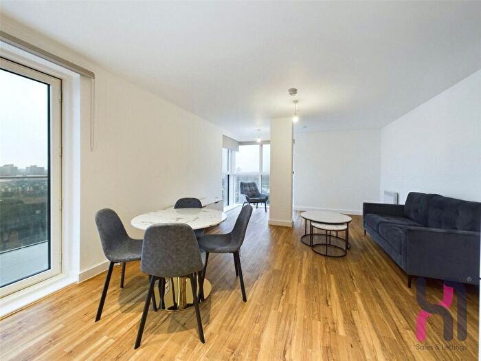 3 Bedroom Flat For Sale In Manchester Waters, Pomona Strand, Old Trafford, M16