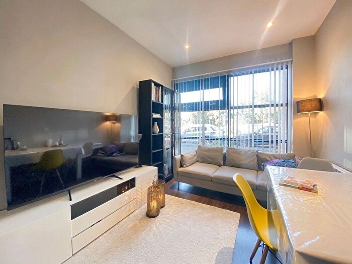 1 Bedroom Flat To Rent In Bath Road, Harlington, UB3