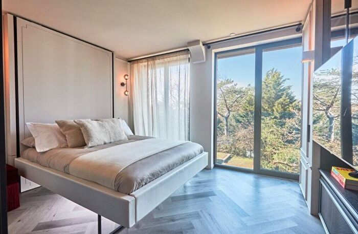 Studio To Rent In Willesden Lane, London, NW2