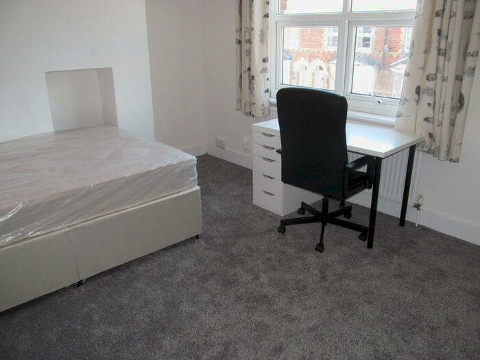 4 Bedroom Terraced House To Rent In De Beauvoir Road, Reading, Berkshire, RG1