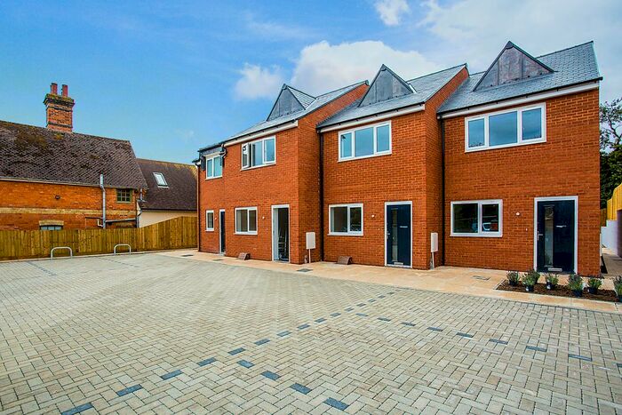 2 Bedroom Terraced House To Rent In Templeman Place, Buckingham, MK18