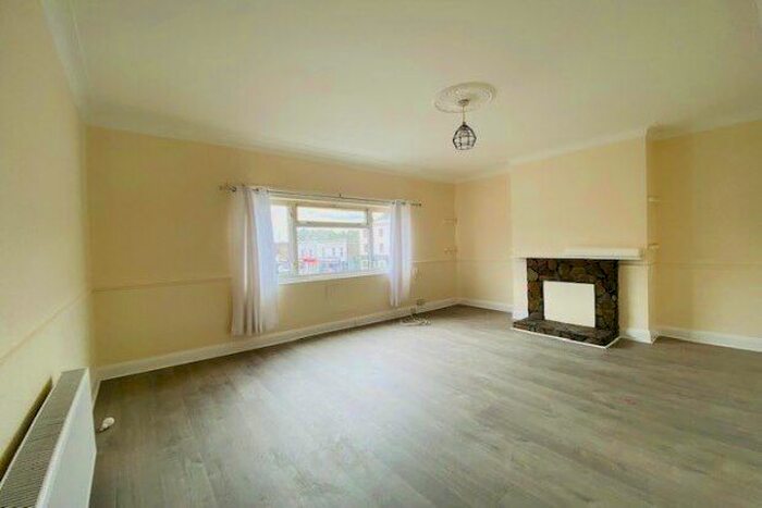 2 Bedroom Flat To Rent In Hertford Road, Enfield, EN3
