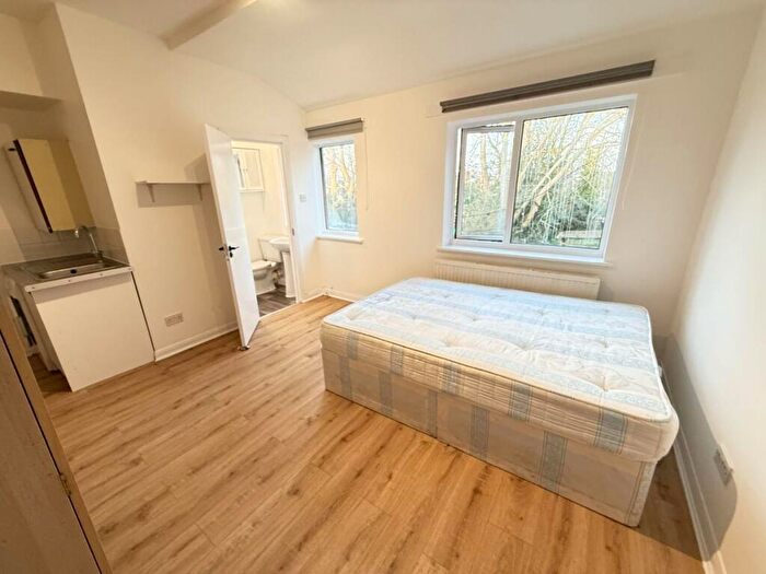 Studio To Rent In Flat, Colney Hatch Lane, London, N10