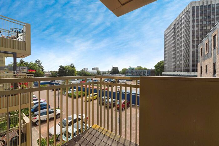 2 Bedroom Flat For Sale In Carnarvon Road, Southend-on-Sea, Essex, SS2