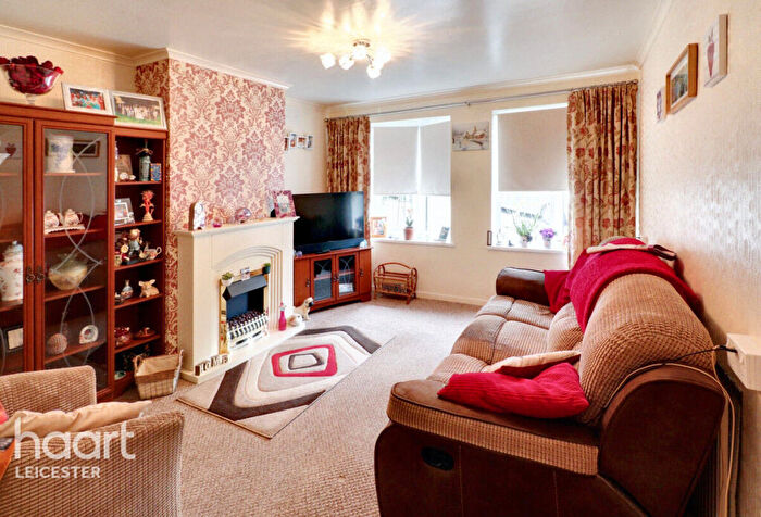 2 Bedroom Apartment For Sale In Fern Close, Leicester, LE7