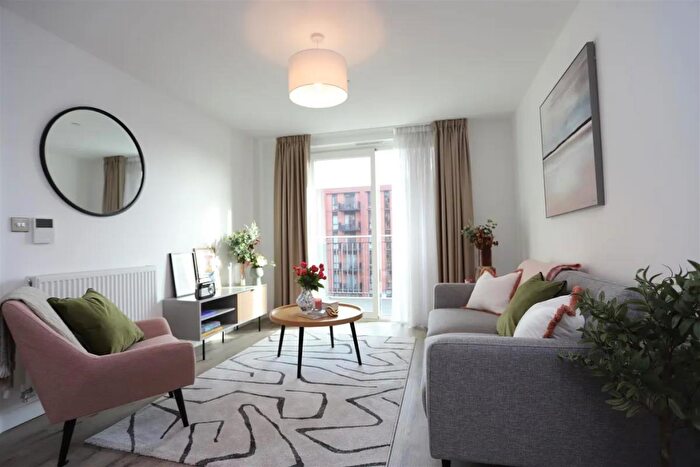 1 Bedroom Apartment To Rent In (th Floor) Eden Place, Royal Docks, E16