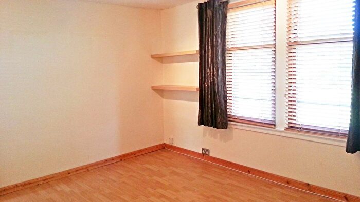 2 Bedroom Flat To Rent In Moncur Crescent, Dundee, DD3
