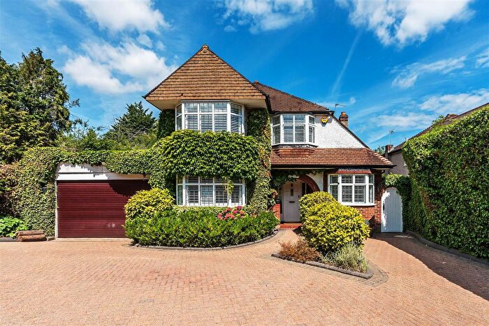 4 Bedroom Detached House For Sale In Nonsuch Walk, Cheam, SM2