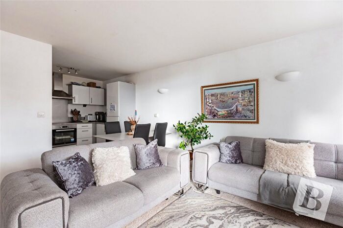 2 Bedroom Flat For Sale In Mercury Gardens, Romford, RM1