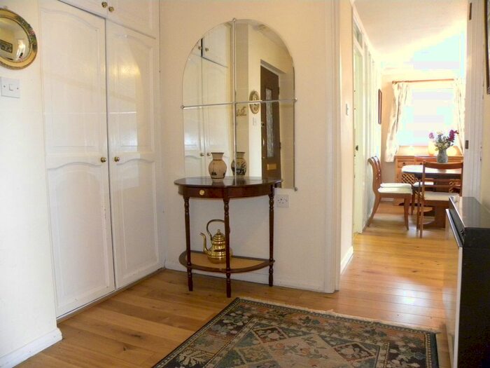 2 Bedroom Flat For Sale In Granville Road, St. Albans, Herts. Bw, AL1