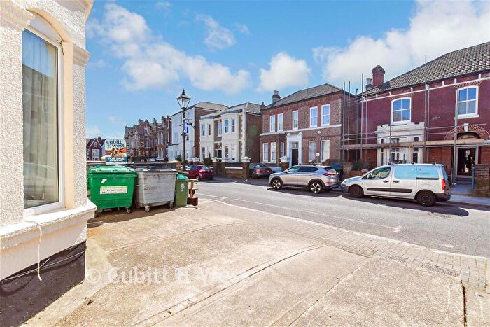 2 Bedroom Flat For Sale In Hereford Road, Southsea, Hampshire, PO5