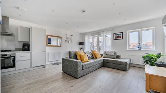 2 Bedroom Flat For Sale In Woodland Glade, Mytchett, Camberley, GU16
