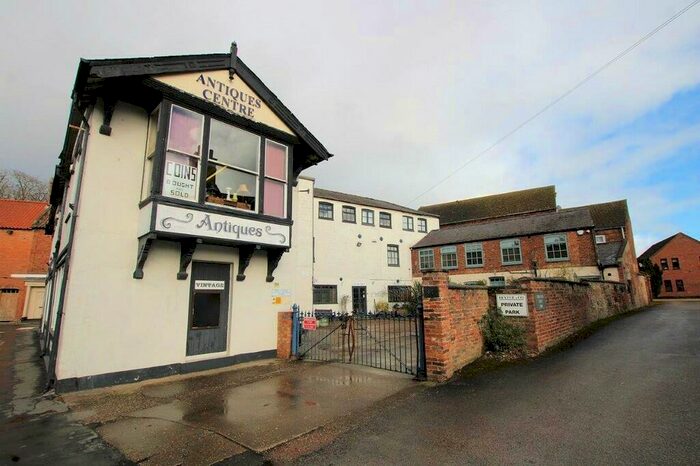 2 Bedroom Link Detached House For Sale In Bridge Street, Horncastle, LN9