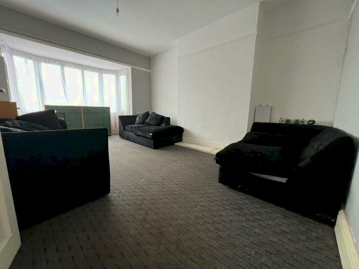2 Bedroom Flat To Rent In Yardley Wood Road, Billesley, B13