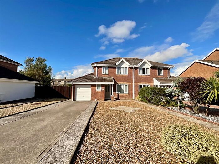 3 Bedroom Semi-Detached House For Sale In Sandpiper Road, Sandy Water Park, Llanelli, SA15