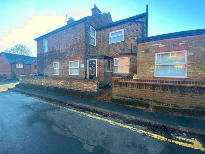 2 Bedroom Semi-Detached House To Rent In Station Road, Loudwater, HP10