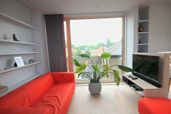 2 Bedroom Town House To Rent In Tralfager Square, Homerton, E9