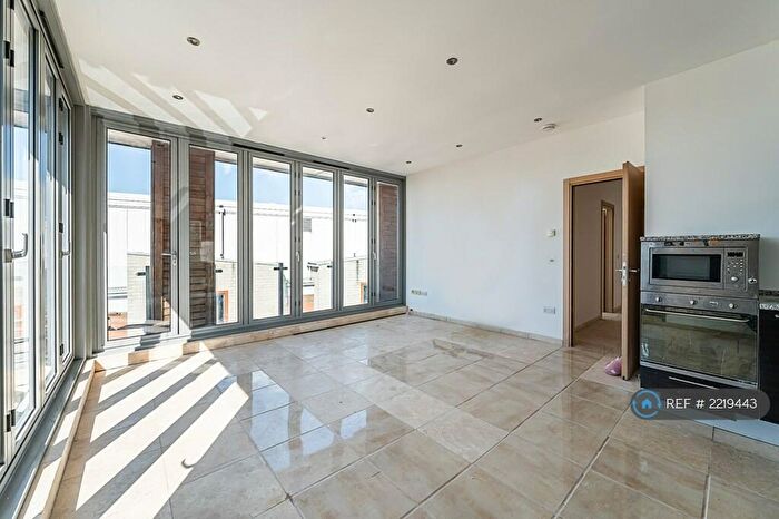 2 Bedroom Flat To Rent In Kilmuir House, Epsom, KT17