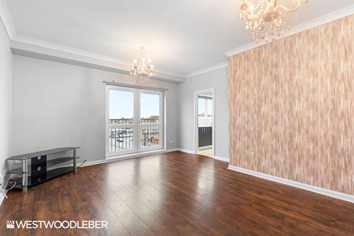 2 Bedroom Flat To Rent In High Road, Broxbourne, EN10