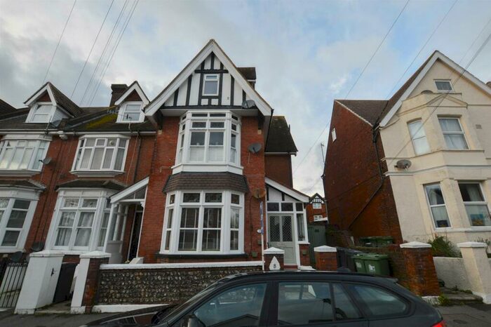 1 Bedroom Flat To Rent In Bedford Grove, Eastbourne, BN21