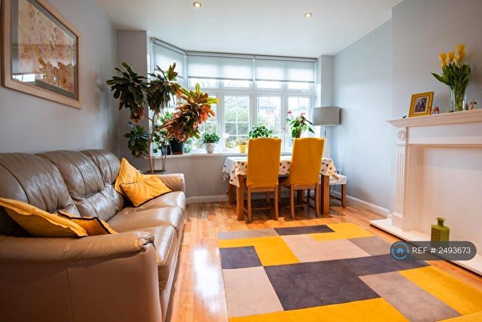 2 Bedroom Maisonette To Rent In Bicknoller Road, Enfield, EN1