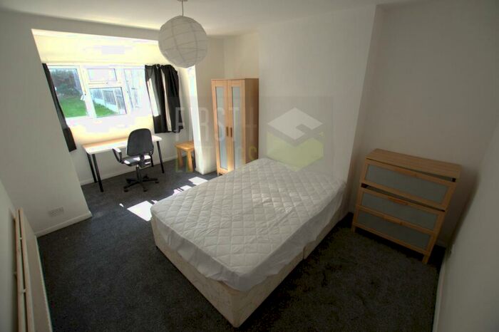 4 Bedroom Semi-Detached House To Rent In Stanfell Road, Clarendon Park, LE2